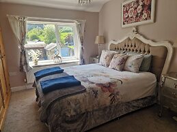 Tranquil Hope Valley Retreat With 3 Bedrooms