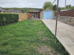 Tranquil Hope Valley Retreat With 3 Bedrooms