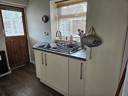 Tranquil Hope Valley Retreat With 3 Bedrooms