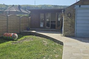 Tranquil Hope Valley Retreat With 3 Bedrooms