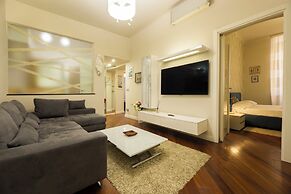 Spacious 3-Bedroom Flat in Central Genoa