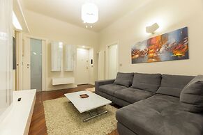 Spacious 3-Bedroom Flat in Central Genoa