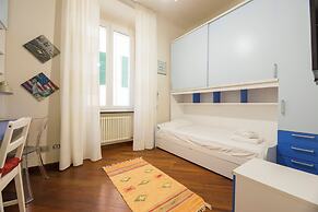 Spacious 3-Bedroom Flat in Central Genoa