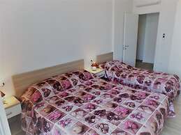 Prime Location Flat With Rooftop Pool