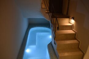 La Madeleine Suites Fira