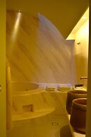 La Madeleine Suites Fira