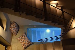 La Madeleine Suites Fira
