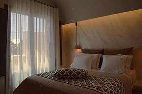 La Madeleine Suites Fira