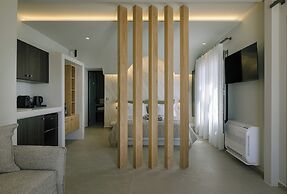 La Madeleine Suites Fira