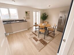 House Sleeps 12 With Wifi
