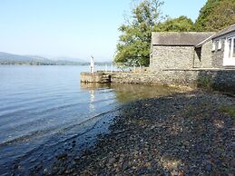 Romantic Boathouse on Lake Windermere