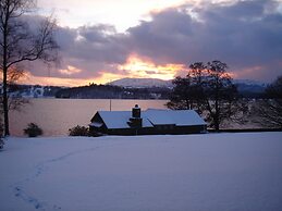 Romantic Boathouse on Lake Windermere