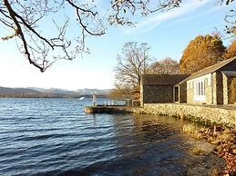 Romantic Boathouse on Lake Windermere