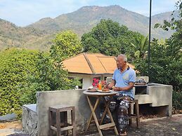 Mountain Front Hut For 2 Rare Birds, Bikes, Nature