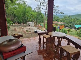 Mountain Front Hut For 2 Rare Birds, Bikes, Nature