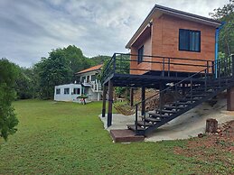 Mountain Front Hut For 2 Rare Birds, Bikes, Nature