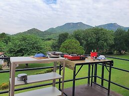 Mountain Front Hut For 2 Rare Birds, Bikes, Nature