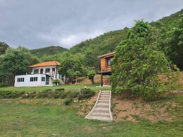 Mountain Front Hut For 2 Rare Birds, Bikes, Nature