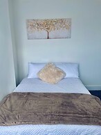 House Sleeps 6 With Parking