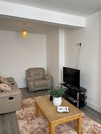 House Sleeps 6 With Parking