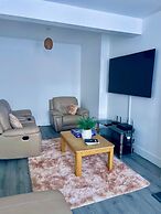 House Sleeps 6 With Parking