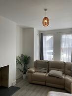 House Sleeps 6 With Parking
