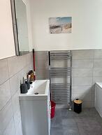 House Sleeps 6 With Parking