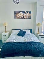 House Sleeps 6 With Parking