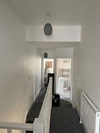 House Sleeps 6 With Parking