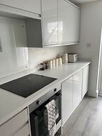 House Sleeps 6 With Parking