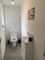 House Sleeps 6 With Parking