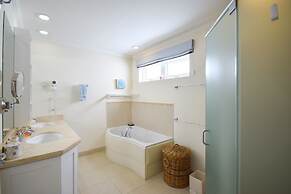 Palm Beach 610 2 Bedroom Apts