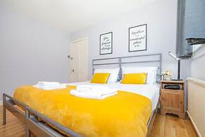 Spacious 4BR Edinburgh Home Free Parking