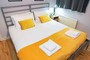 Spacious 4BR Edinburgh Home Free Parking