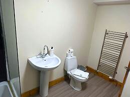 Spacious 4BR Edinburgh Home Free Parking