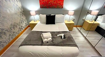 Spacious 4BR Edinburgh Home Free Parking