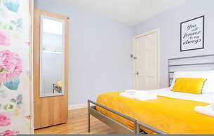 Spacious 4BR Edinburgh Home Free Parking