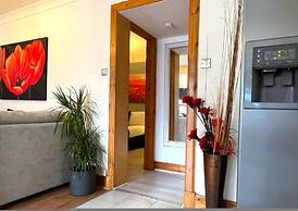 Spacious 4BR Edinburgh Home Free Parking