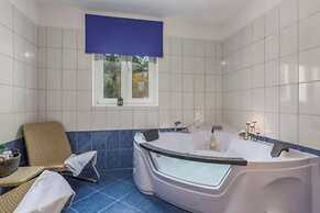 Villa Stella With Pool And Sauna