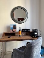 Poerio Station Rooms & Apartment