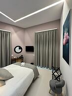 Poerio Station Rooms & Apartment