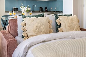 Elegant 1BR in Vibrant Soho