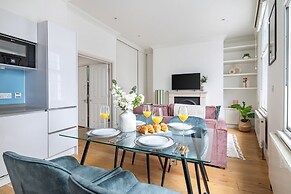 Elegant 1BR in Vibrant Soho