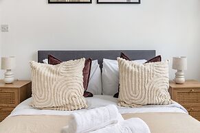 Elegant 1BR in Vibrant Soho