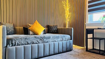 Modern Entire Apartment- Self Checkin Free Parking