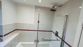 Modern Entire Apartment- Self Checkin Free Parking