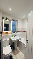 Modern Entire Apartment- Self Checkin Free Parking
