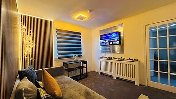 Modern Entire Apartment- Self Checkin Free Parking