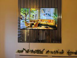 Modern Entire Apartment- Self Checkin Free Parking
