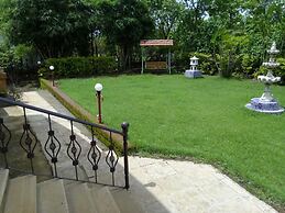 Pereyra Farm House